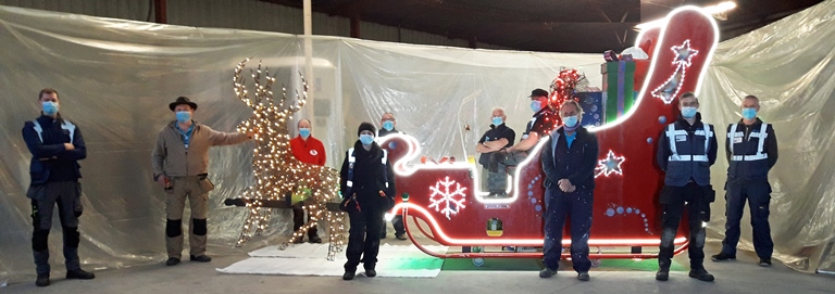 Peamount Healthcare Maintenance and Facilities staff (aka Santa’s Helpers) with the impressive Sleigh they made out of obsolete materials and equipment. The Sleigh is part of the overall Winter Wonderland development across the campus.