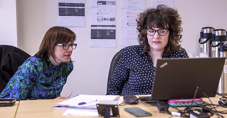 Pair writing: Jen Davies, HSE Content team writing content with subject matter expert Pair writing: Jen Davies, HSE Content team writing content with subject matter expert