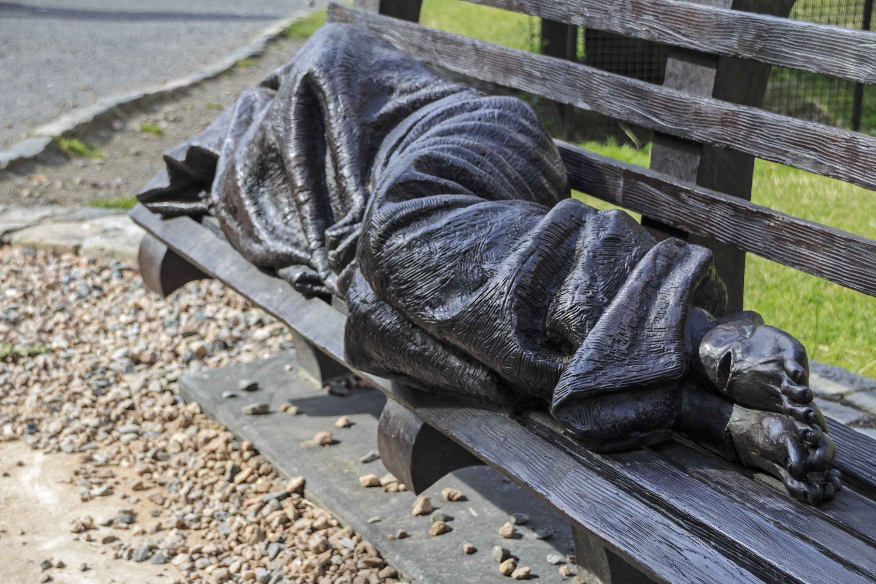 homeless-statue_11zon