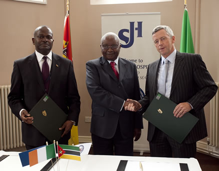 Dr Philip Crowley, signing agreement for HSE to collaborate with the Ministry of Health in Mozambique (June 2014)